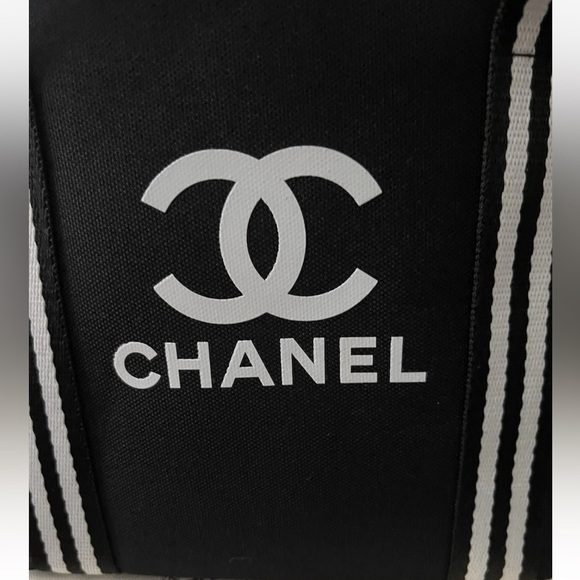 Black Tote with White Accents - Picture 11 of 13